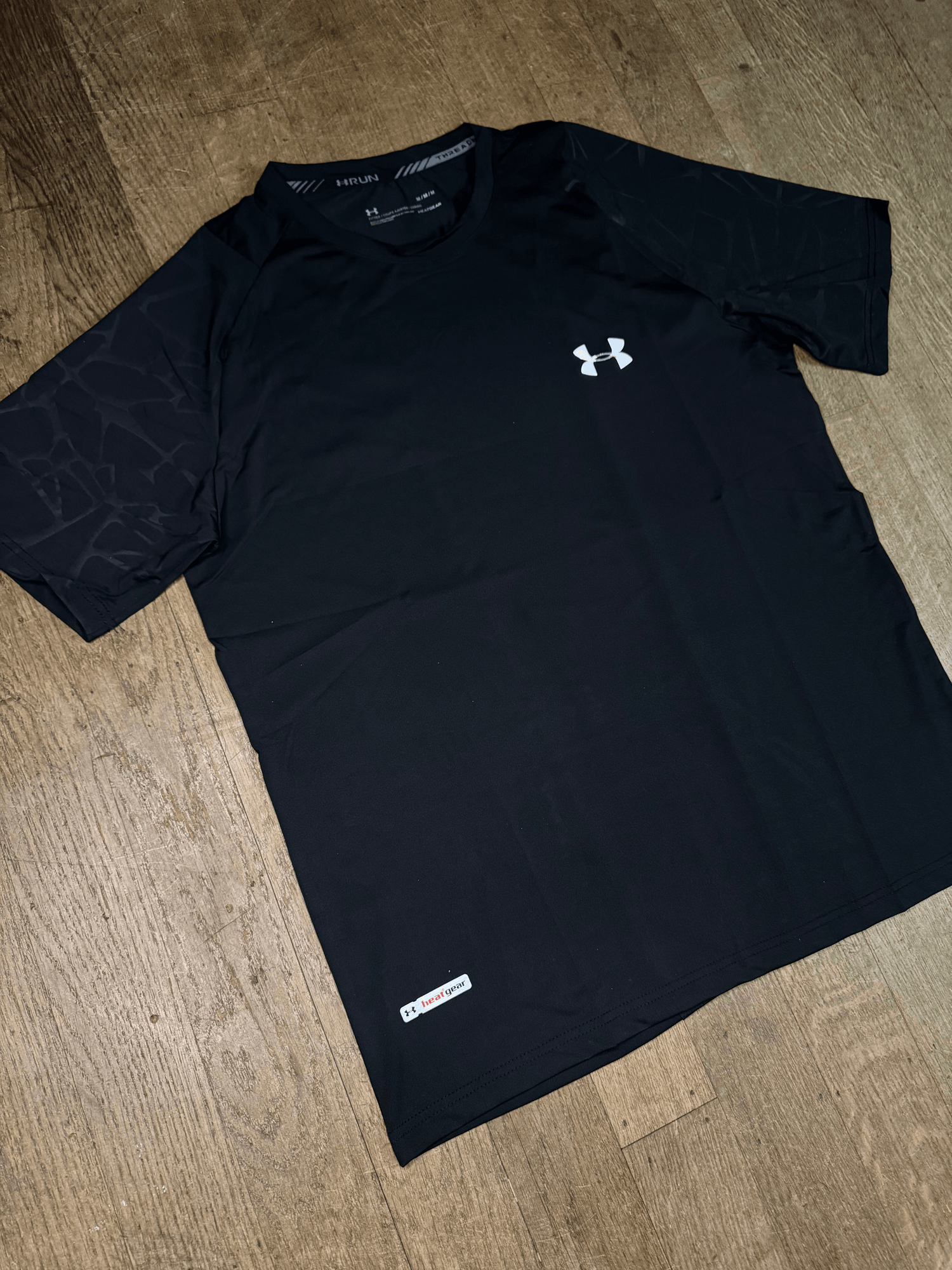 SEAMLESS T-SHIRT - BLACK