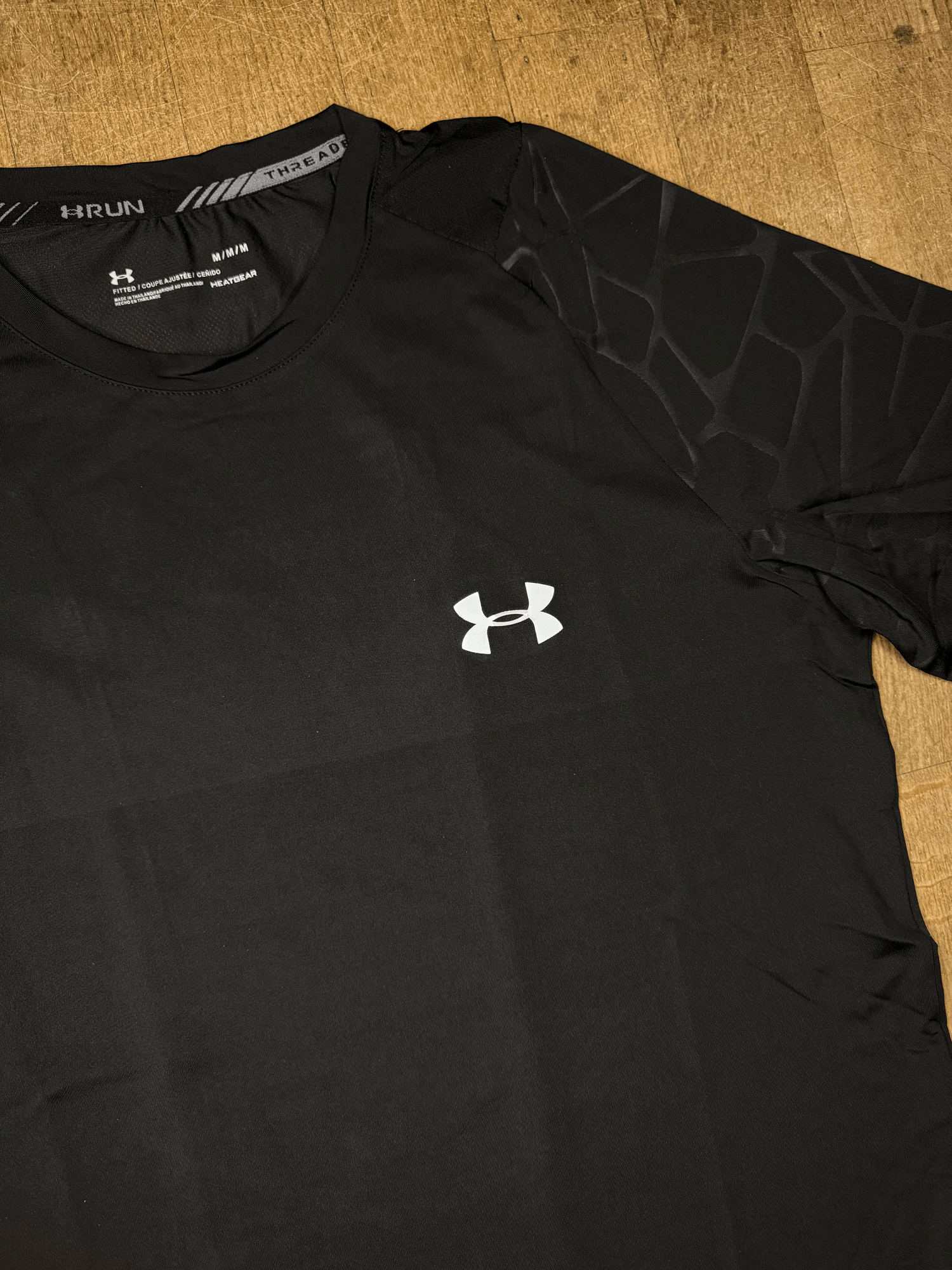 SEAMLESS T-SHIRT - BLACK